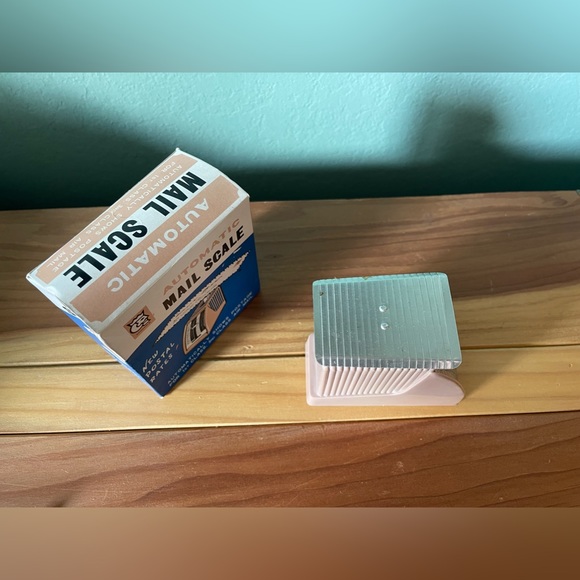 Vintage Automatic Postage Mail Scale 4” in Box 1969 - Picture 2 of 7